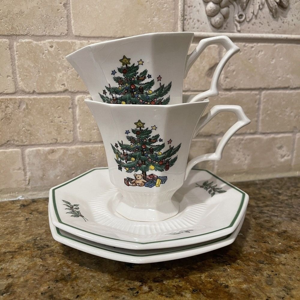 Nikko Christmas Tree Christmastime Coffee Cups w‎ Match Saucers Ceramic Set Of 2